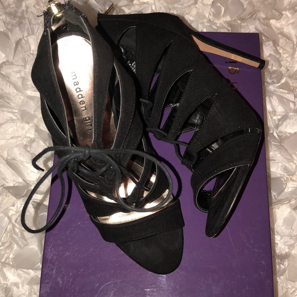 Laced up black heels - Picture 3 of 3